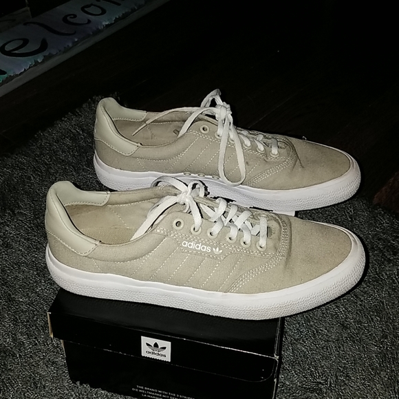 Adidas shoes - Picture 2 of 3